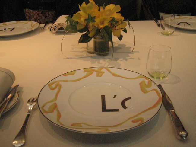 プレートにL'の文字が・・・<br />何枚か合わせると店名になるのかな？<br /><br />やはり舞い上がっていたのか、写真を見て気付きました。<br />