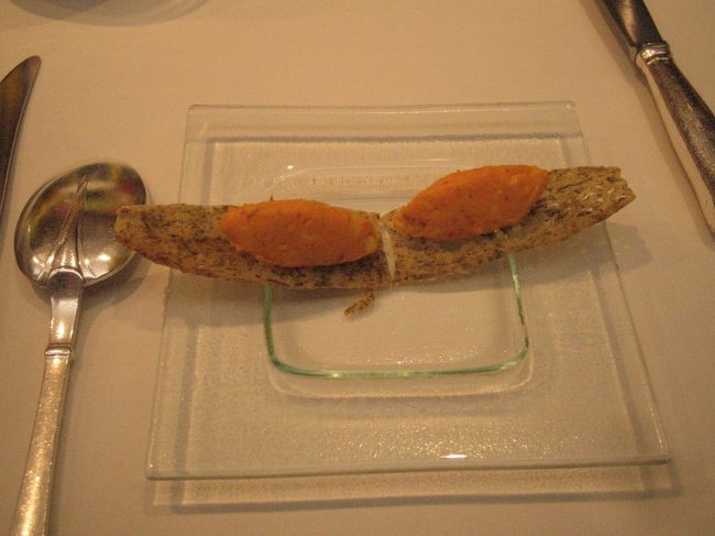 メインのホワイトアスパラに添えられていた、イカのクルスティーニです。<br /><br /><br />