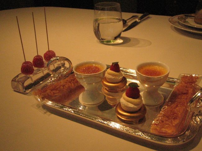 デザートの盛り合わせ？<br /><br />まだまだこれからです。