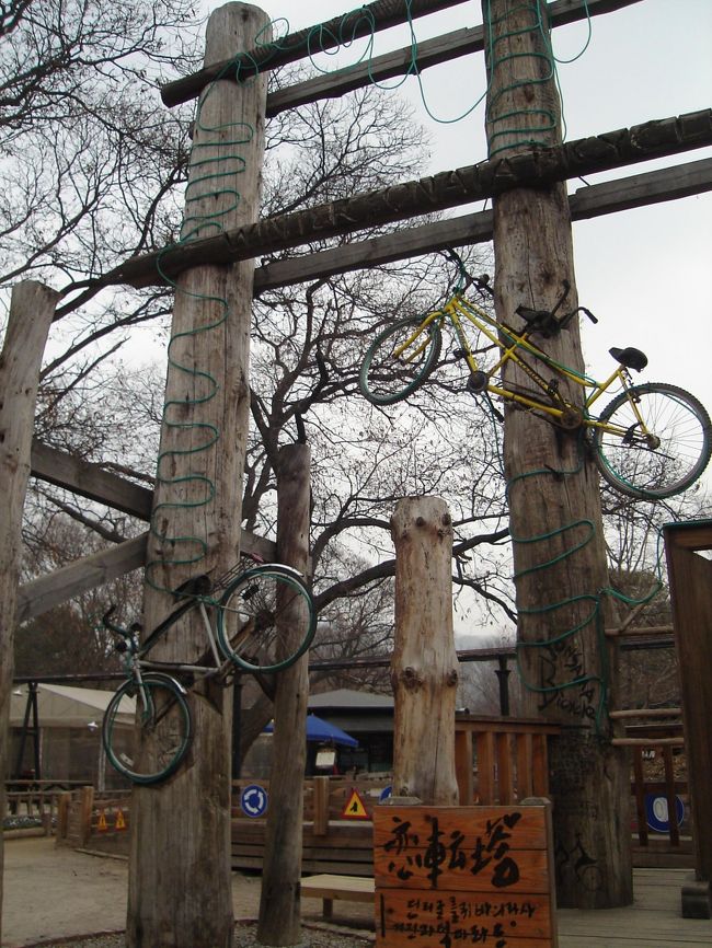 出演者たちが使った自転車。<br />こんな所にくっつけなくても良いのにね･･･。
