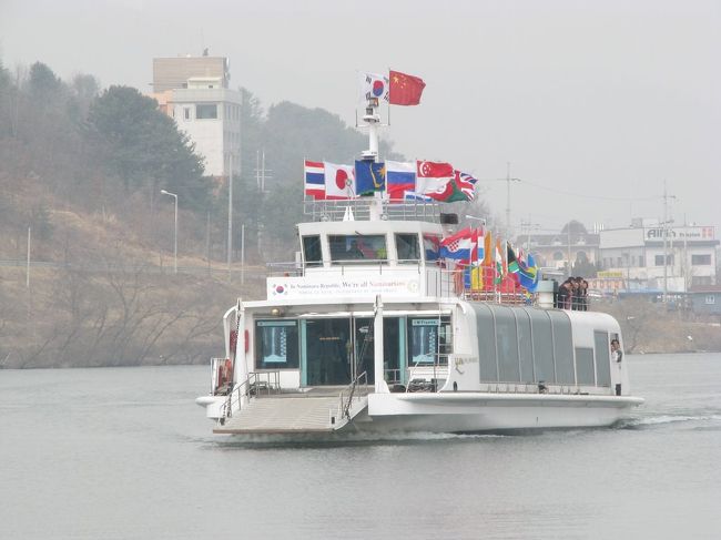 南怡島でのロケ地巡りはこれくらいにして、春川へ急ぎます。<br />南怡島から河平駅へ行って電車で南春川駅へ行こうとおもっていたのですが、すでに電車は出発した後。<br />次の電車までは５０分。<br />時間がないので急きょタクシーで春川明洞へ行きます。