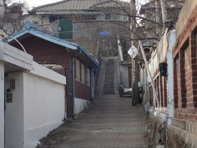 ここは第１話の最初のシーンでユジンが走って坂を下りて来るシーンに使われました。