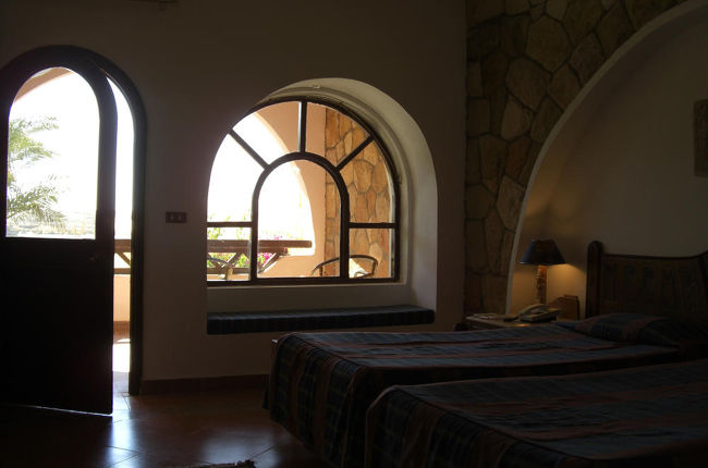 お部屋には広いベランダもあって、ナセル湖が目の前に見えます。