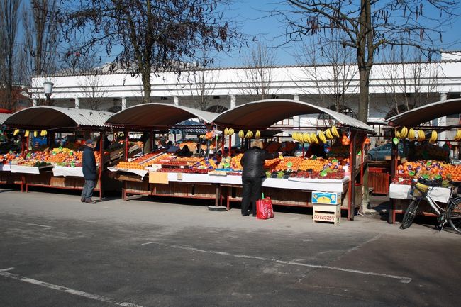 ヴォードニク広場の青果市場