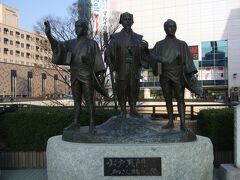 水戸駅に戻って。
黄門さまと助さん・格さん。
…どっちが助さんでどっちが格さん…？