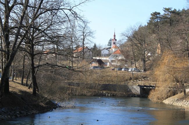 のどかな雰囲気<br />この川は鍾乳洞へと続いています