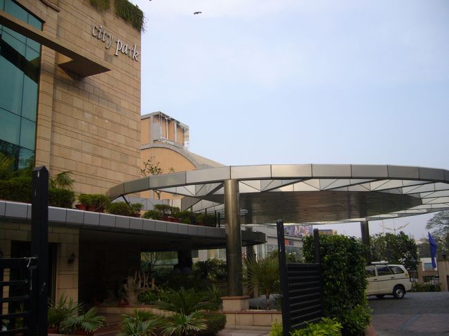 シティホテル全景。