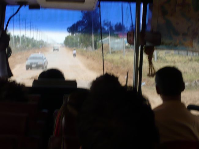 行きは暗くて見えなかった<br />『アジア最強の悪路』『ダンシングロード』です。<br /><br /><br />おおぉぉ〜〜　ダンシング〜〜！<br /><br />・・・・・・・・・・・<br /><br />・・・・・・・・・・・<br /><br />またやっちまったか(ﾉ_-;)ﾊｱ…