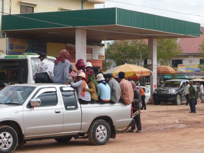 この休憩場所の近辺がこんな感じです。<br /><br /><br />ずいぶん人が乗ってるね。