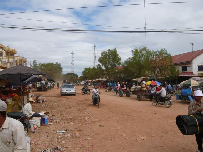 乾季なので土埃が凄い。