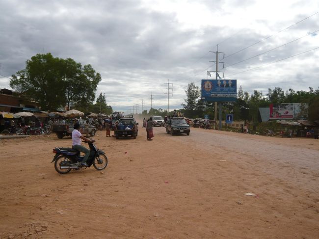 『ダンシングロード』<br /><br />次々と車が通り過ぎます。