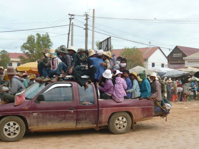 ｴｯ? (;ﾟ?ﾟ)ﾉ ﾏｼﾞ?<br /><br />イ○バ物置の「100人乗っても大丈夫！」<br /><br />も、びっくりです。o(＠.＠)o <br /><br /><br />後ろのサス、目一杯沈んでんだけど・・・・