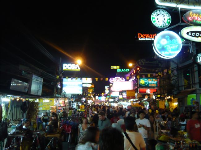 大晦日のカオサン通り<br /><br />カウントダウンは凄いんだろね。