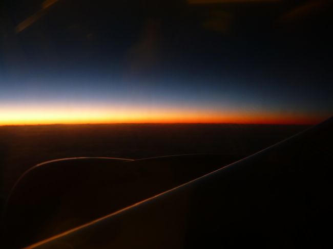 食事は朝食が出ます。<br />映画案内みたら１月用に変わってるよ。<br /><br /><br /><br />機長より、『右手に初日の出』