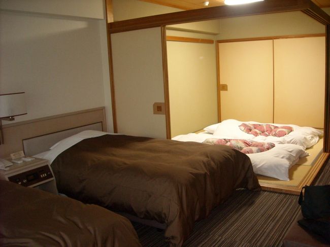 宿泊したホテル「リカーブ箱根」です。<br />部屋がめちゃ広い。<br />実際これの２倍はあります。