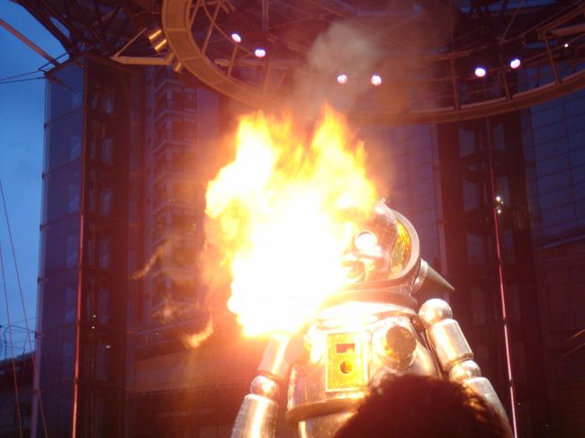 口から火を放ってます。<br /><br />もう、最高としか言いようがありません!!<br />