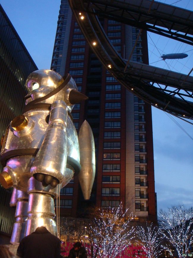 トらやんが近づいてきた―――!!<br /><br />もう1つの注目は<br />右上に不審な飛行物体が!?<br />