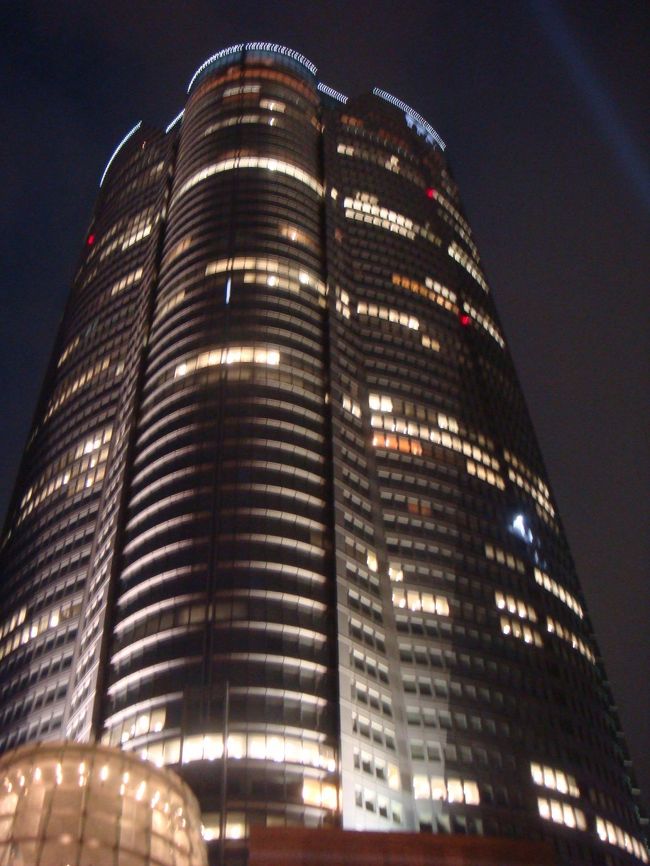 「六本木ヒルズ」<br /><br />なんか久々にをながめたら、<br />うん、素敵じゃないですか〜。<br /><br />たまには、視点を変えてみると<br />素敵な発見に出会えます。