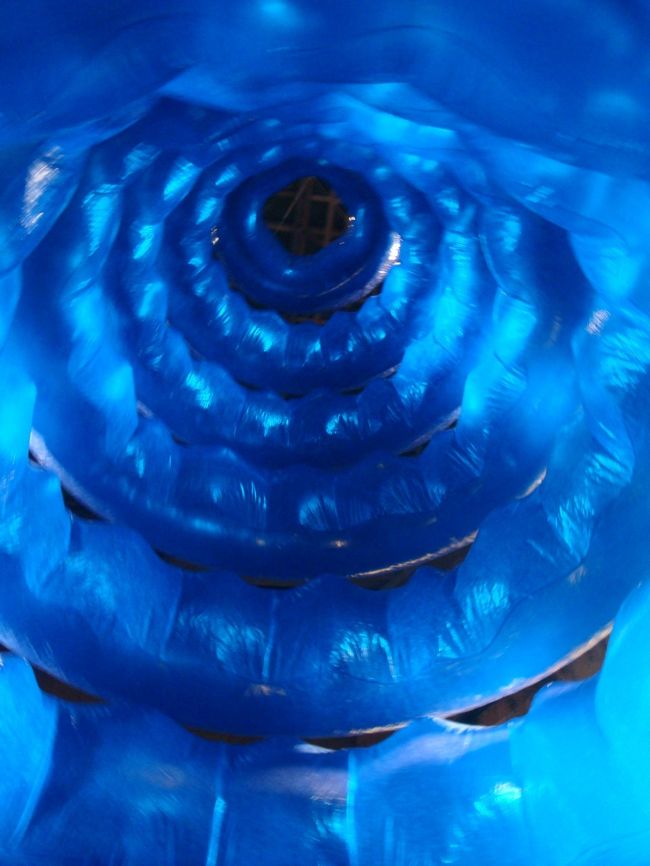 うわぁ―――――。<br /><br />吸い込まれそう。<br />これ、口で膨らませろ!!!<br />って言われたら、肺が壊れるな〜