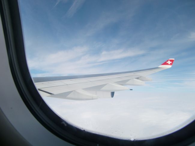 嬉しくて飛行機の中から雲など撮ってみたり。