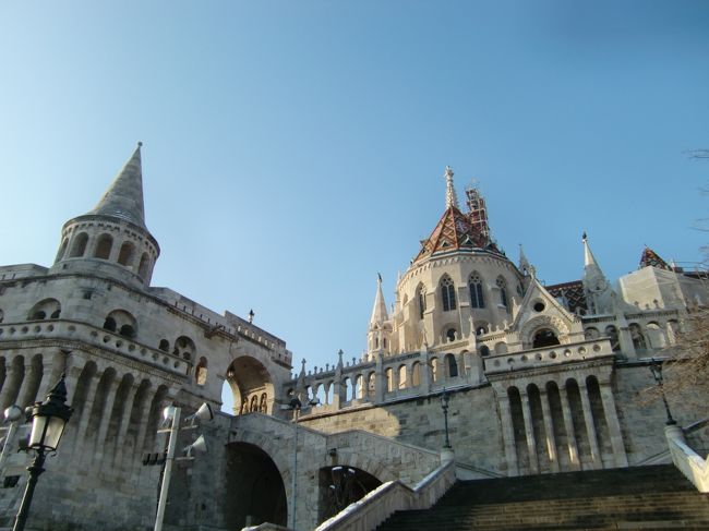 ２日目の観光は漁夫の砦から。<br /><br />ちょっと工事してて残念です。