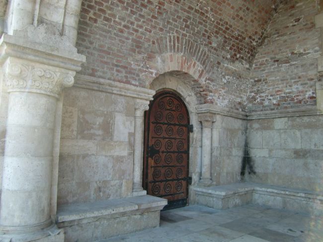 漁夫の砦に入るところにあった扉。<br /><br />もう扉もかわいい！！