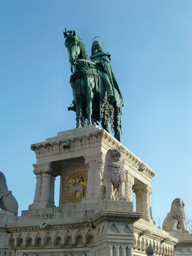 イシュトバーンの像がここにもありました。