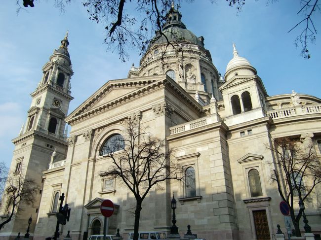 聖イシュトヴァーン大聖堂<br /><br />もうね、大きすぎてちゃんと入らない・・・。<br />