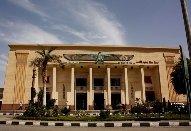 けど、ルクソール駅♪<br /><br />――時間があれば、寝台列車でカイロへ行けたのにな〜