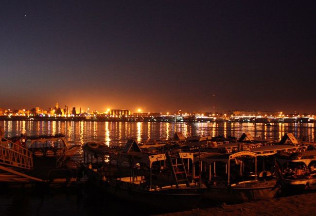 東岸の夜景（？）が眩しい。