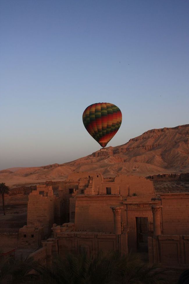 <br /><br /><br />ラメセス3世葬祭殿♪