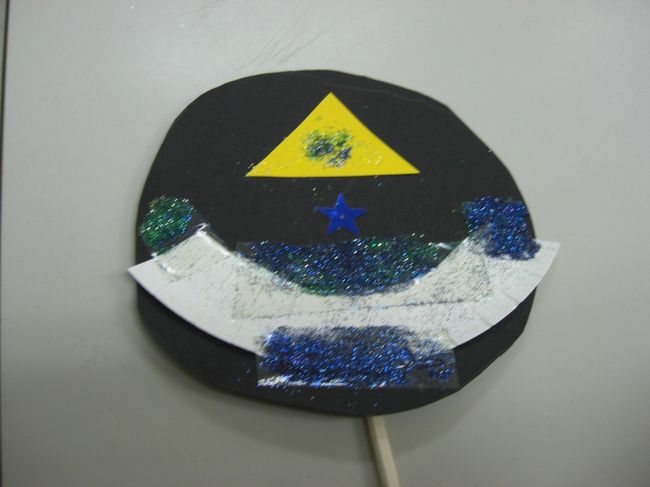 今日はいよいよ韓国に行く日です（＾◇＾）<br /><br />と、その前にまだ授業がありました・・・<br /><br />これは今日２つ目の授業でお面作りで〜す(^^♪<br />←こうにょ作<br /><br />(ちなみに１つ目の授業は写真を撮るのを忘れていましたがバドミントンを皆でやりました）<br />