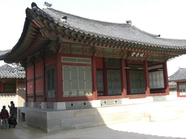 この建物の下・・・