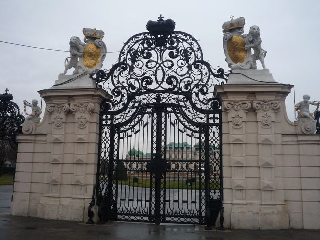 ベルベデーレ宮殿　門