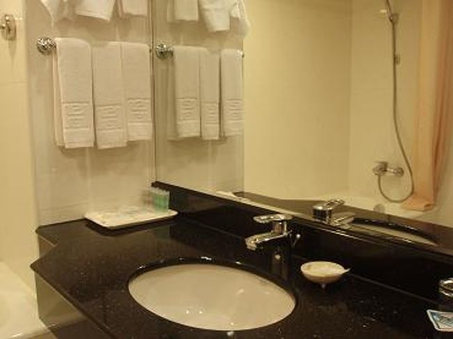 ホテルのアメニティーグッズも、<br />シャンプー・ボディーソープ・歯ブラシ・かみそり<br />クシ・石鹸・タオルなど、<br />毎日綺麗な物を用意してくれました♪