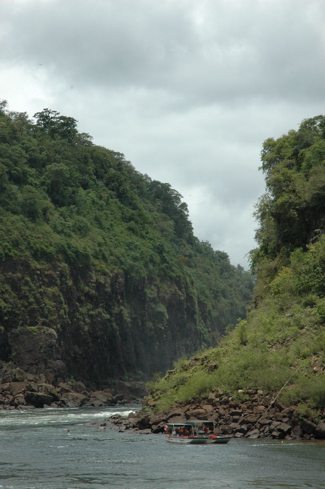 この奥に悪魔の喉笛
