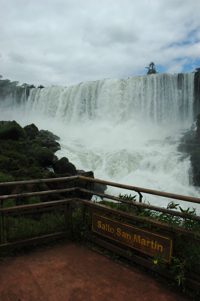 一番先の展望台に到着。<br />ほとんど水しぶきを浴びっぱなしになります。