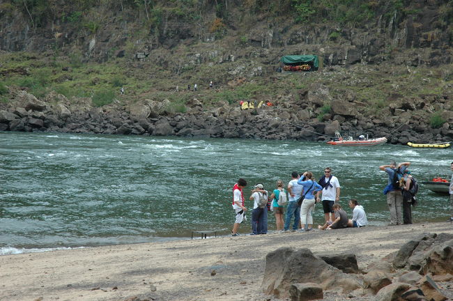 戻る船を待ってます。