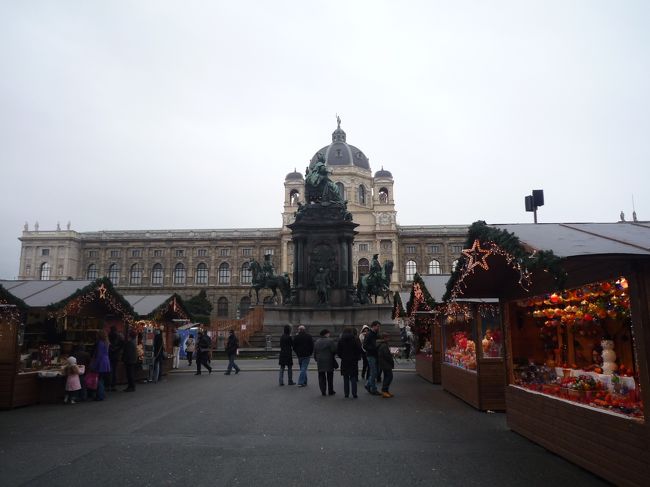 自然史博物館<br /><br />こちらもクリスマスマーケット