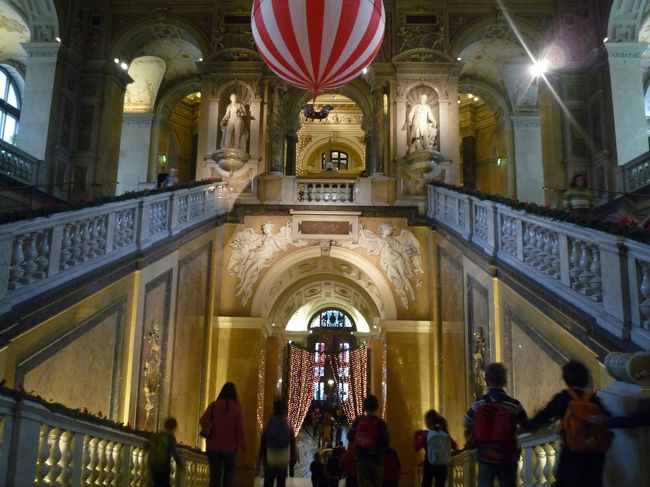 自然史博物館　大階段