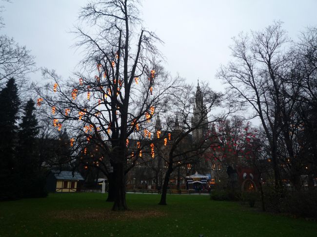 市庁舎前<br /><br />クリスマスマーケット