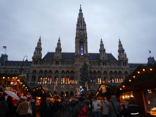 市庁舎前<br /><br />クリスマスマーケット