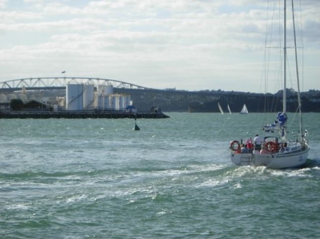 海の景色は癒されます。<br /><br />ハーバーブリッジが見えます。