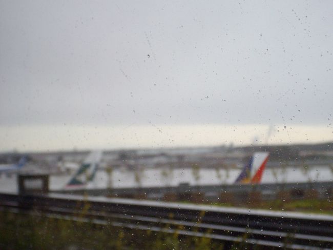 空港で時間があったので、朝マックして写真を撮ってました。