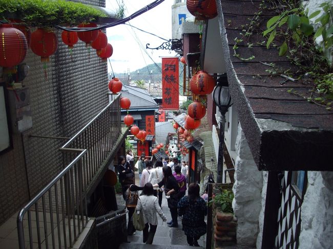 撮影しながら、アクセサリーのお土産購入１こ５０元<br /><br />有名な撮影場所へ