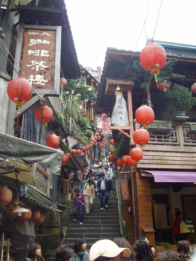 階段が急ですね。<br /><br />ツアー客の方達と一緒になり、皆さん撮影で大変。<br /><br />撮影ポイント