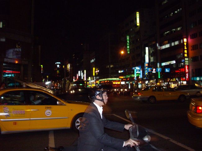 いちどホテルへ帰る。<br /><br />この時点で、台湾元が２００元ぐらいしかなくなり、<br /><br />ＭＲＴ地下鉄駅にあるＡＴＭにて、英語にして簡単に私でも出金できました。<br />ＶＩＳＡＰＬＵＳでＯＫ<br /><br />