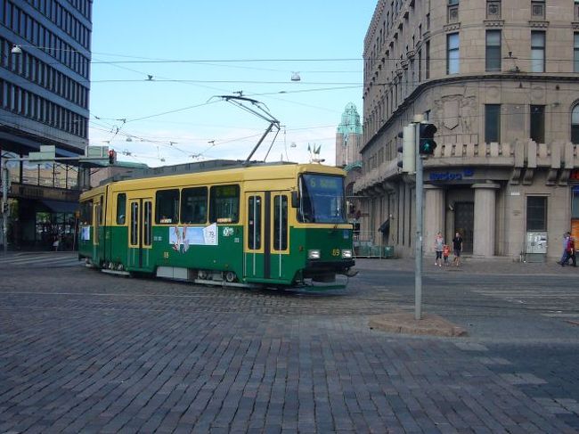 いかにもヨーロッパ名風景。<br />路面電車もおしゃれ。