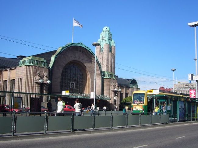 その後、街をぶらぶらしようと思ったら。。。 <br />この日は夏至祭の次の日＆日曜日で、<br />店がどこもやってない。。 <br />