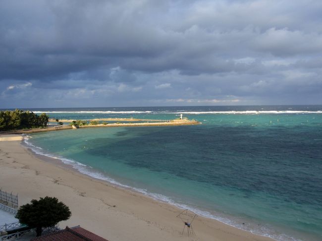 １／２の朝、相変わらず風は強くて雲もぶ厚いですが、今回の沖縄滞在中で一番お天気良さそうな感じです。